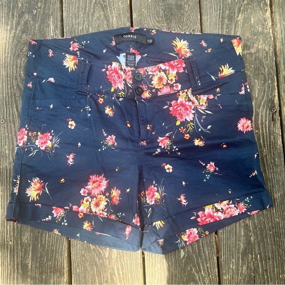 Torrid print shorts - Picture 5 of 14